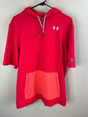 Under Armour Men’s Red Short-Sleeve Hoodie with Contrast Pocket